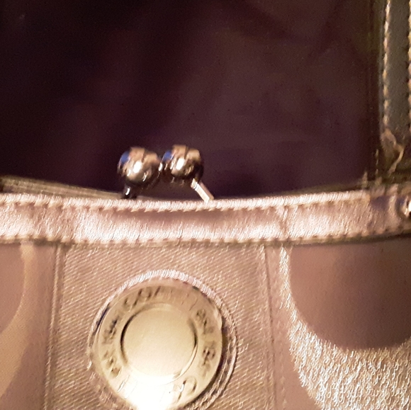 Fabulous Coach handbag! - Picture 3 of 13